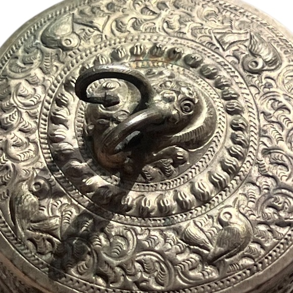 Antique Burmese Thabeik Repousse Silverplated Betel Box Tea Caddy - Picture 8 of 12